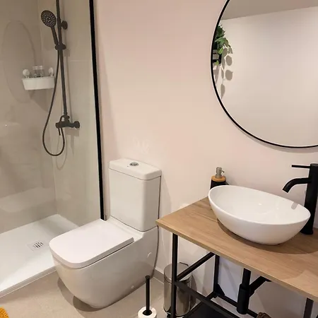 Newly Renovated With Swimming Pool *