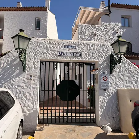 Newly Renovated With Swimming Pool *